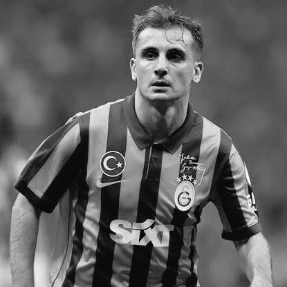 seni 3 ligden alıp futbolcu yapan, milli takıma yükselten, hayalinde olmayan paralar kazandıran, avrupaya transfer olmanı sağlayan takıma ihanet ettin.. para karşılığı sözünü yutan birisin sen.. ne emre ne tanju ne tümer.. hepsinden daha betersin..