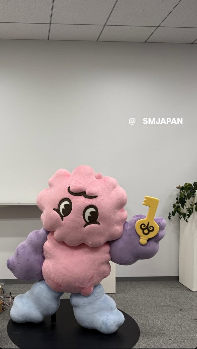 Kibum_0525's tweet photo. A&R manager instagram story update
#Where_is_KEY_with_HELLOKITTY
#SHINee #KEY #샤이니 #키 #기범
Pastel tone Bok-SILLee is in Japan 🩷 https://t.co/t2UBelq6Ju