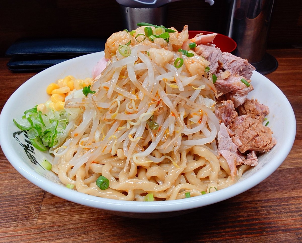 amadaresky's tweet image. 青森県八戸市　極肉麺たいし
肉の日限定　みそニンニクあぶらそば

8/29の肉の日は、味噌の甘さと香りが食欲をそそる逸品に😋
後半にラー油で味変するのも良き。
1時間判並んだ甲斐があったわ👍
#ラーメン #二郎系 #あぶらそば