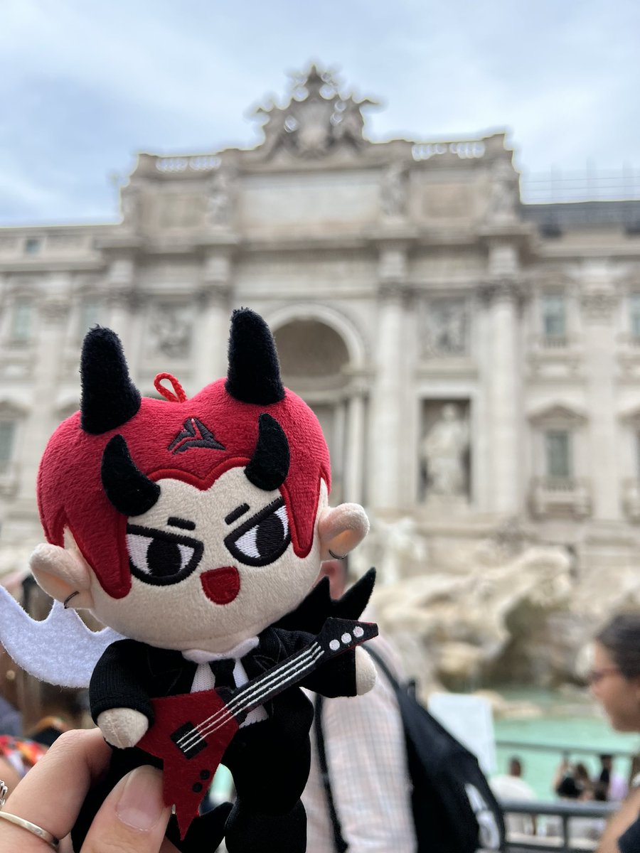 Miiang already started his tourist era 😋

PERTHSANTA HONEYROME 

#เพิร์ธแซนต้าที่โรมหวานจริงมั้ย
