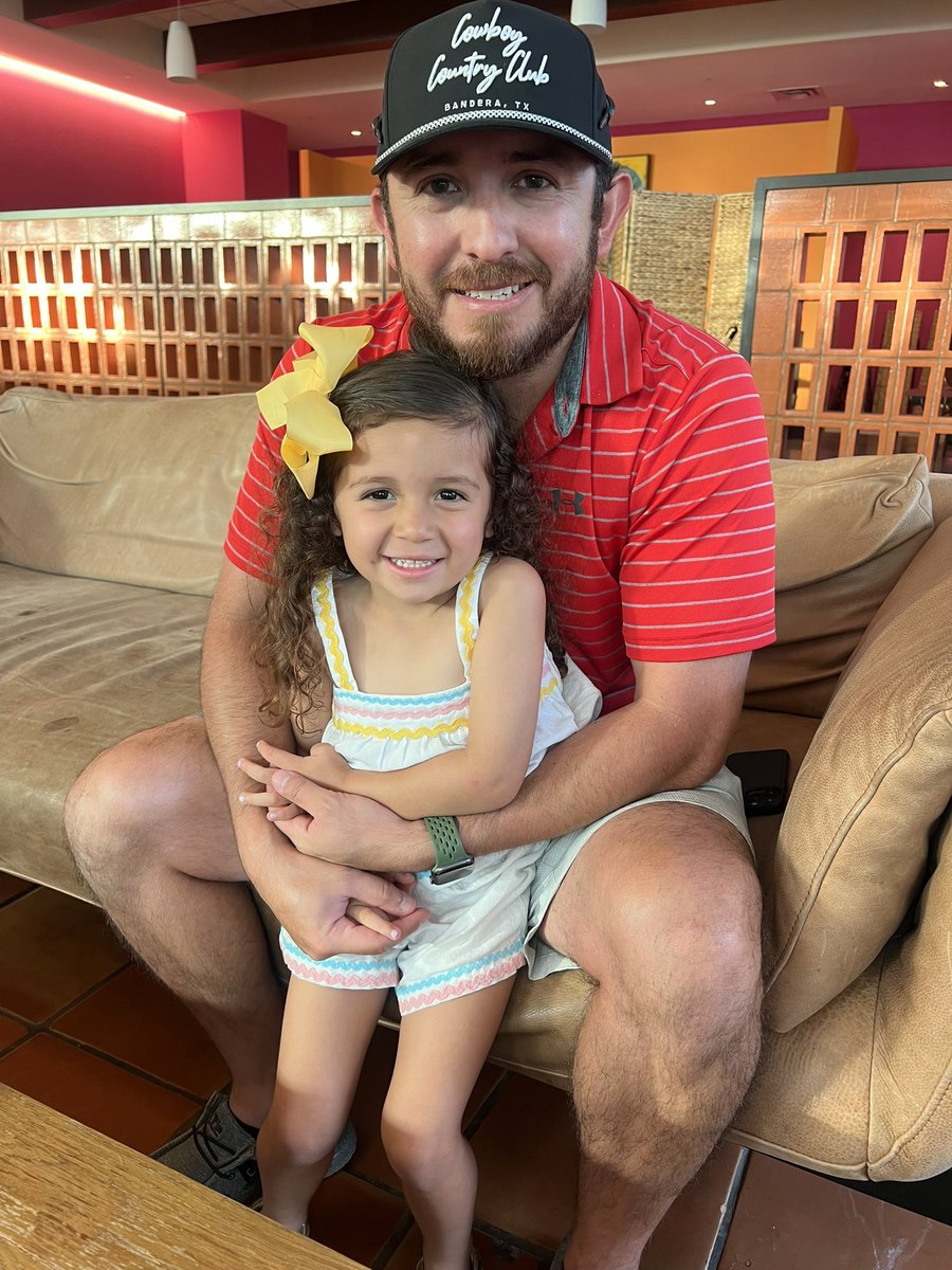 coachsand_oval's tweet photo. Happy 4th Birthday to my daughter, the beautiful little girl who’s basically me… with her mom’s attitude. https://t.co/WXu8XMi5bb