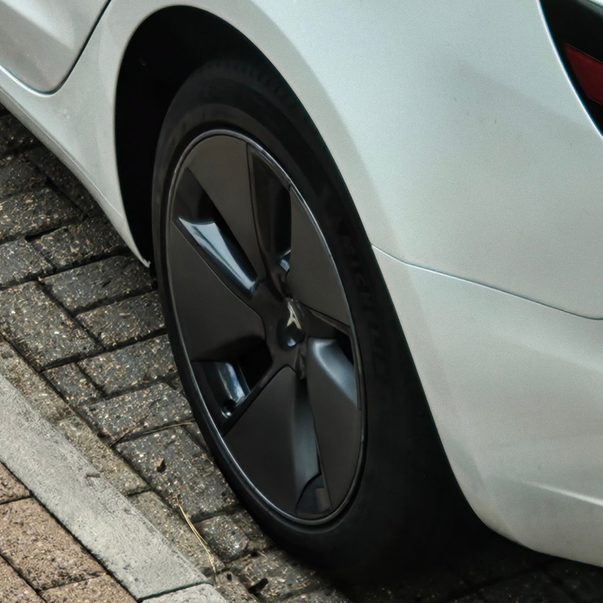 Anyone know of a good place in the UK to get rim protectors for my Model 3? For these wheels?