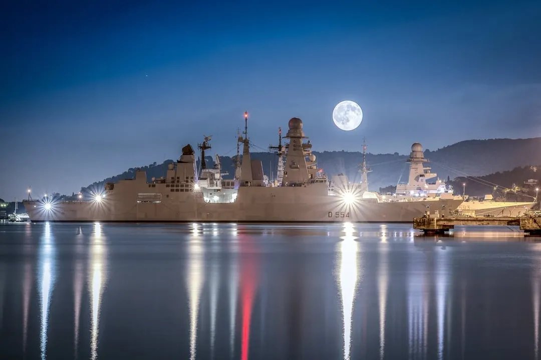 r116440's tweet photo. 🇮🇹 @ItalianNavy Horizon class #destroyer ITS 'Caio Duilio' (D554) &amp; Carlo Bergamini-class (FREMM) #frigate ITS 'Carabiniere' (F 593). July 2019 #warship #navy #naval #D554 #F593 https://t.co/5itO7AovKL
