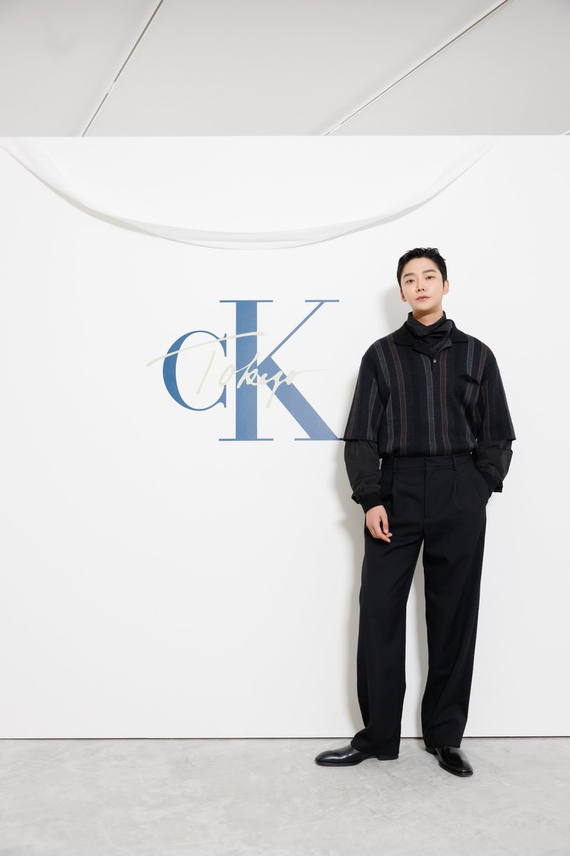 CalvinKlein__JP's tweet photo. カルバン・クライン 原宿フラッグシップストア オープンイベントでRowoon／ロウンをキャッチ。

ランウェイから、Calvin Klein Collection ​2025年秋のアイテムを纏って登場。
https://t.co/zZdU0VKHU7 https://t.co/LiGfzPICPJ