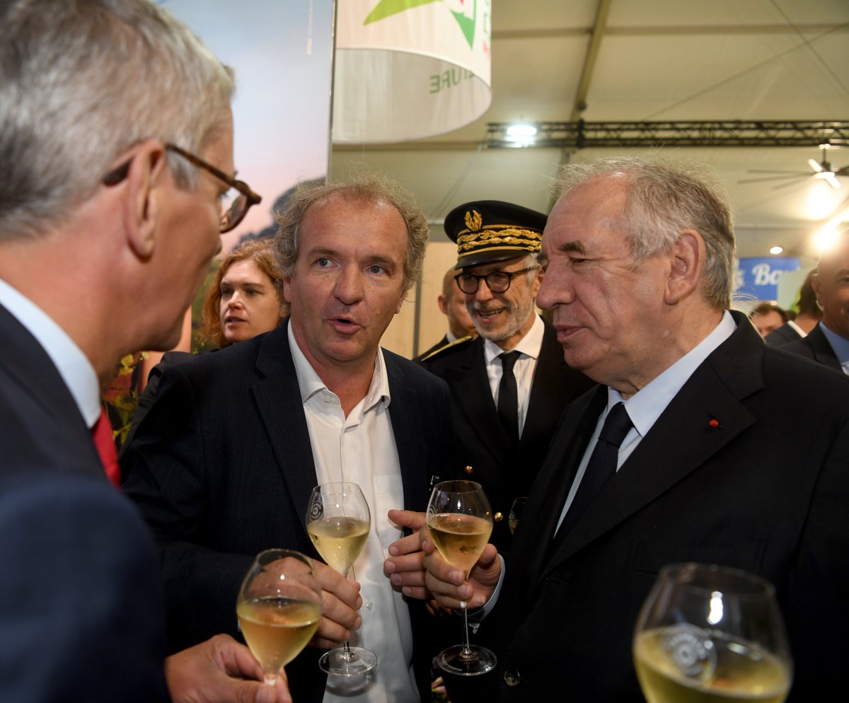 🍇François BAYROU à la rencontre du SGV et de la filière Champagne à la Foire de Châlons.

Maxime TOUBART "Il est urgent que l'Union européenne soutienne le secteur viticole à hauteur de ce qu'il représente (droits de douane, guichet unique accises)."