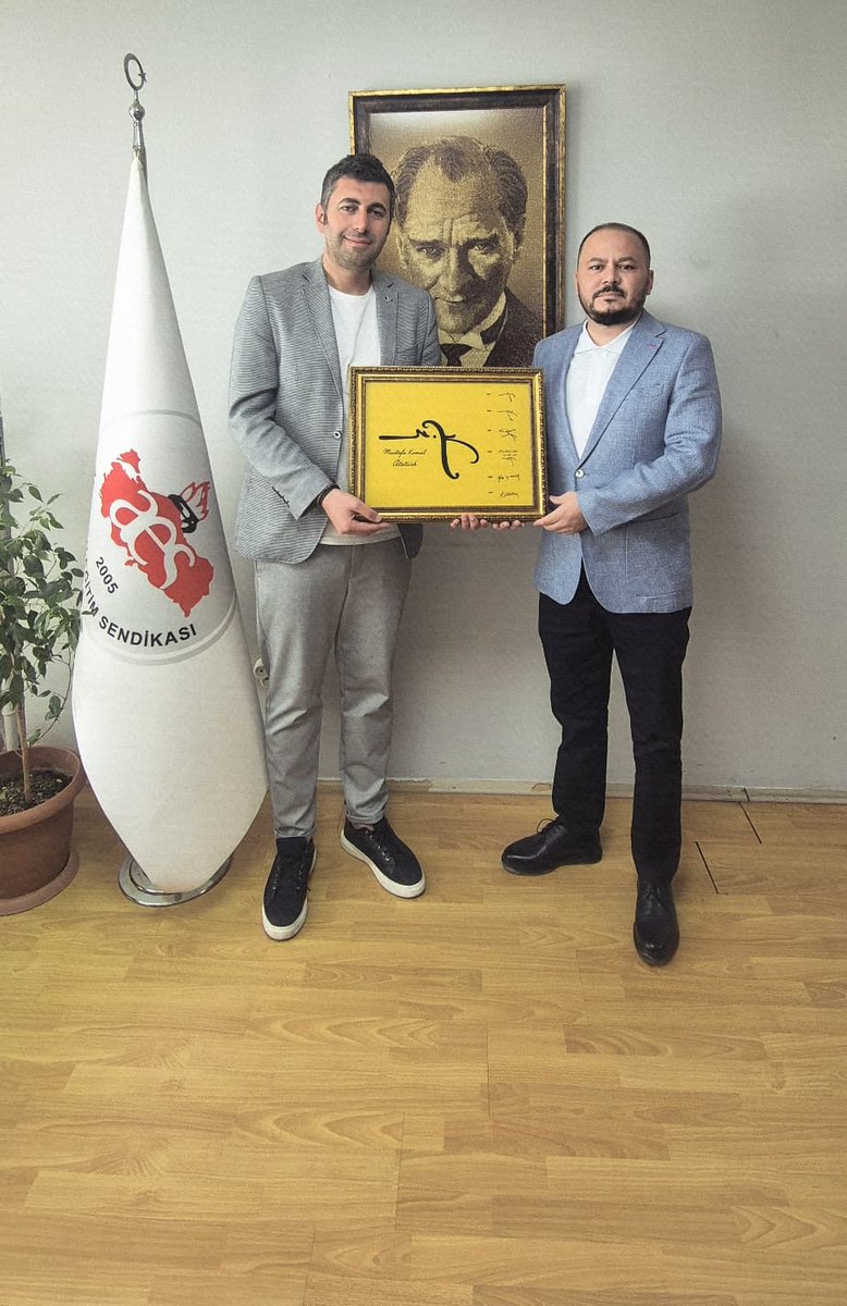 Anadolu Eğitim Sen Genel Başkanı Mehmet Alper Öğretici’yi ziyaret ettik.
Kendisi, Bilişim Teknik Öğretmenleri için her türlü desteği vermeye hazır olduklarını ifade etti.
Nazik misafirperverlikleri ve samimi destekleri için kendilerine çok teşekkür ederim. 
<a href="/alper_ogretici/">Mehmet Alper ÖĞRETİCİ</a>