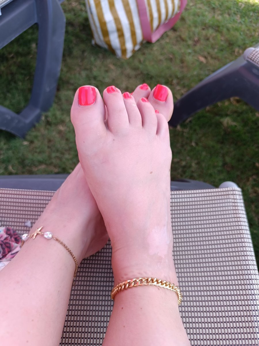 Diese Füße regieren dein Leben 

Du bist einfach nur mein Slav* und jederzeit bereit mir meine perfekten Sohlen zu lecken 

Ich bin gespannt wie lange du es schaffst nicht zu 💦 wenn ich es dir befehle 🔥😈

<a href="/CuriousFindomme/">FinDomme curious</a> <a href="/feetexplorerRT/">Feet explorer</a> <a href="/FootParadiseRT/">#FootParadise RT Group</a> <a href="/rt_feet/">Feet RT PROMO 💯K</a> <a href="/FinDommes/">FinDom</a>