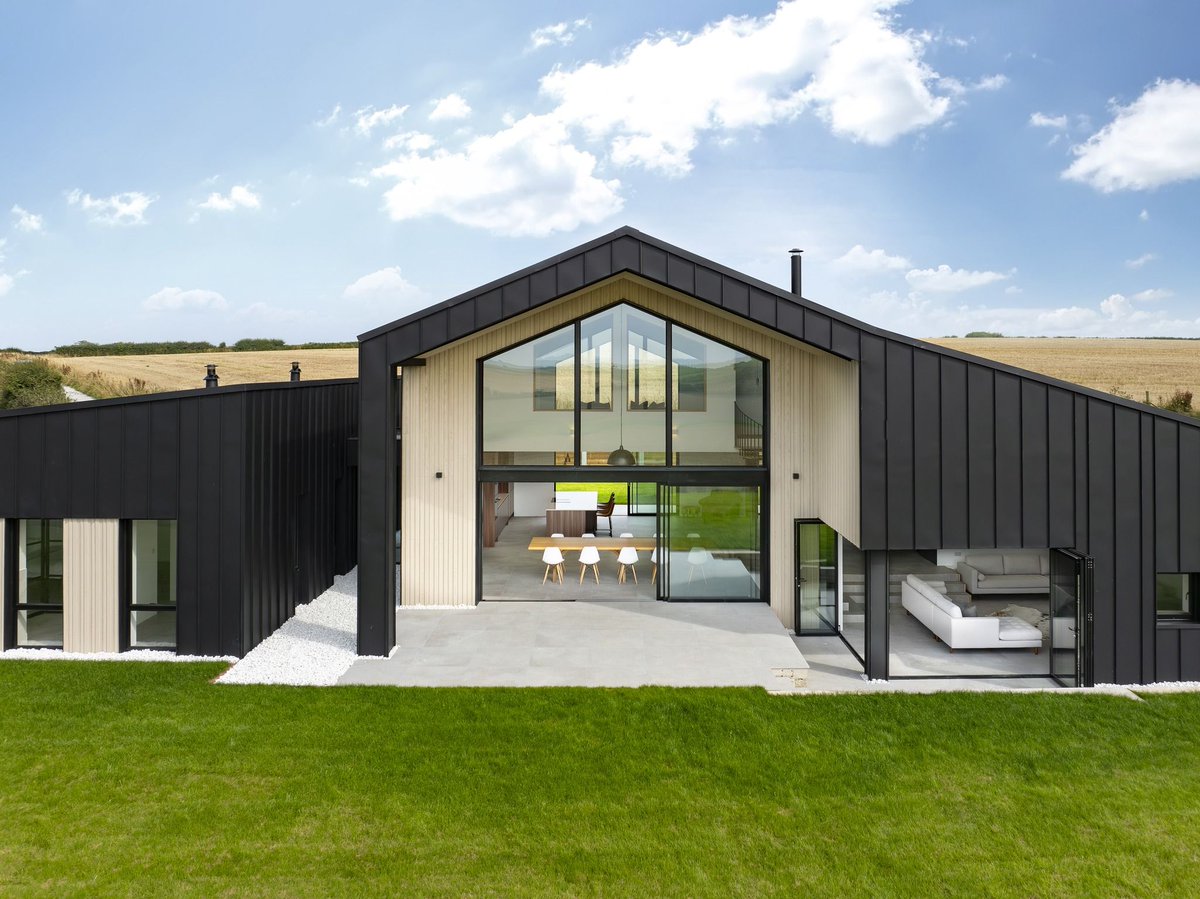 cadarchitects's tweet image. What was once a modest agricultural structure is now a bold, contemporary home — wrapped in black corrugated cladding and opened up with expansive glazing to frame uninterrupted countryside views.

#BarnConversion #ContemporaryDesign #ModernArchitecture #EscapeToTheCountry