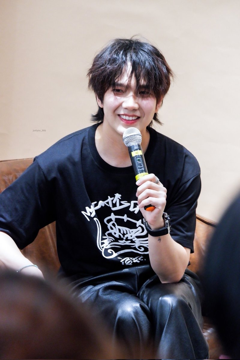 พี่บิวค้าบบบ ~~ 😉😉😉

AUCTION WITH BUILD
#ISSUExBuildCharity
#BuildJakapan <a href="/JakeB4rever/">BIU.</a>