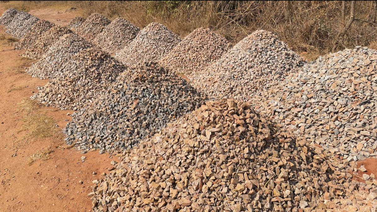 Armed with only a hammer, chisel, and shovel, 63-year-old Gogo Nyarai Pariche has survived the harshest conditions while raising children and grandchildren through artisanal quarry stone mining.
Every pound is a heartbeat of survival in a journey born out of necessity, after a