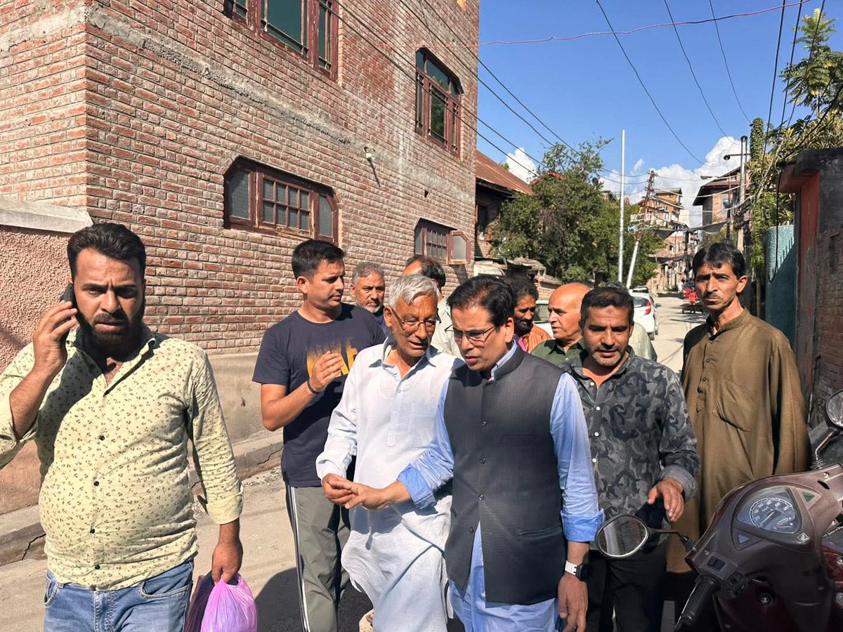 NCkalakote's tweet photo. Today, MLA Zadibal, Mr. @tanvirsadiq, visited various areas of his constituency to offer condolences. He first visited Rather Mohalla, Nowshehra, where the Mohalla President and respected leader had recently passed away. He then visited Kral Pora, Hawal, and Ching Mohalla Mir Behri Dal.  Mr. Sadiq was accompanied by the block body, including the Block President and other senior functionaries.