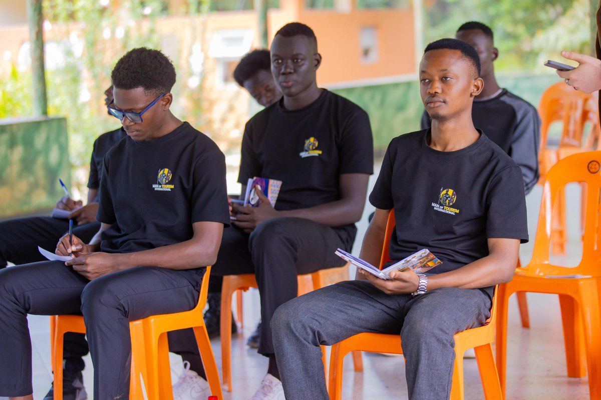 ManofTourism's tweet image. 🌿🐘 Learning tourism from the wild itself!
Our Generals at UWEC, connecting with Uganda’s incredible wildlife and understanding the true heartbeat of conservation 🇺🇬✨

Big thanks to UWEC for opening your gates.

#ManOfTourism #BootCamp #IAmMyCulture