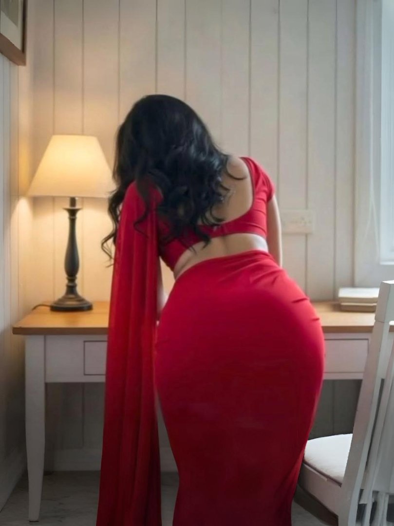 What is boy's weakness?  Navel or big bum