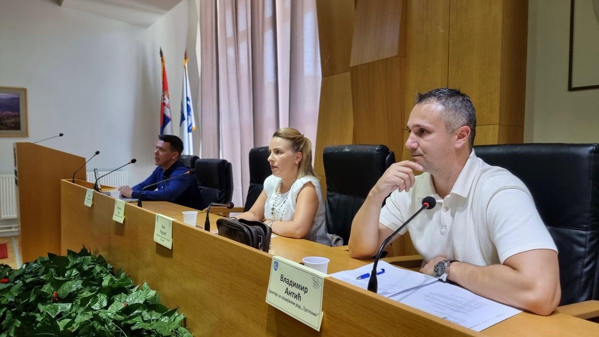 UNFPASerbia's tweet image. Proud to support change in #Trstenik! 🌟
3rd Resource Center for Intergenerational Cooperation marks a big step toward active ageing, lifelong learning, and stronger community ties. Supported by @UNFPASerbia and @PRO_Programme with financial support from @SwissDevCoop