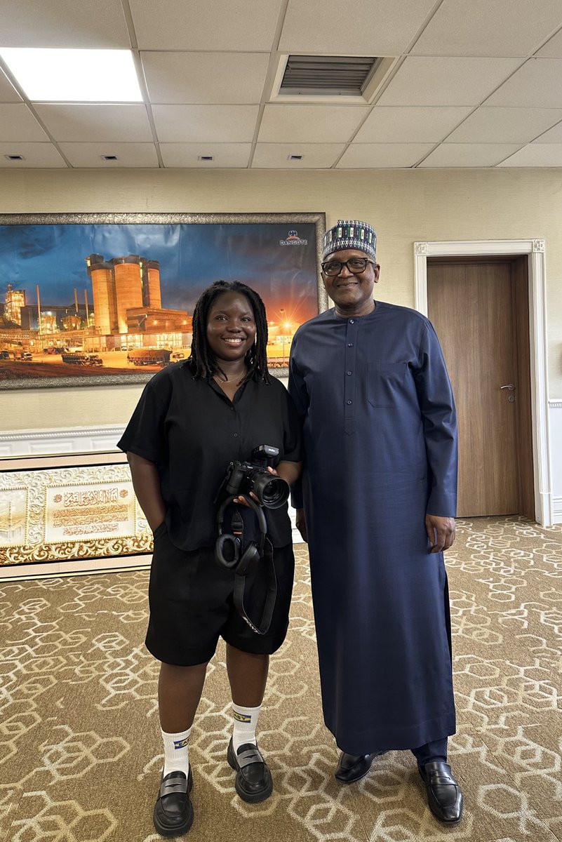 That phone photographer from Uniben photographed Dangote btw.