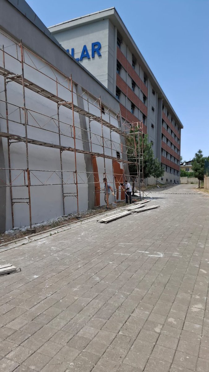 ayd_fen's tweet photo. Eğitim-Öğretim öncesi Acıbadem Sağlık Grubu tarafından okulumuz boya , tadilat , spor salonu bakım onarım, pansiyon lavabolarının tadilatı ile hazırlıkları tamamlandı.Okul ve pansiyona ait pencere önü korkulukları yapıldı. @ozdemir_sdk @ArapgirMem44 @behcetbakir @MalatyaMem https://t.co/5zuK4VZW5f