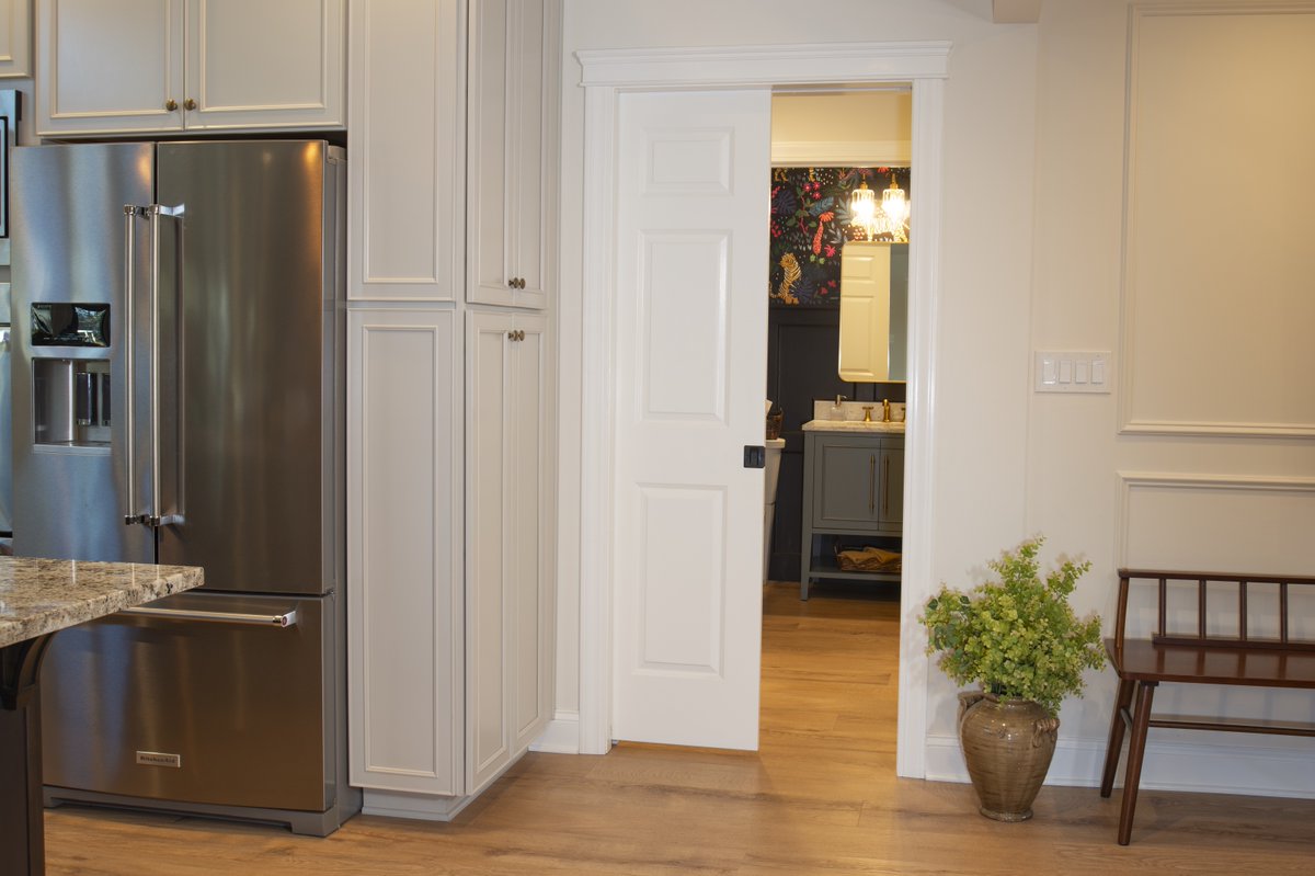 JohnsonHrdware's tweet image. Sleek. Smooth. Space-saving. Bring a new level of luxury to your kitchen with oversized, room-dividing pocket doors! #pocketdoors #spacesaving #johnsonhardware