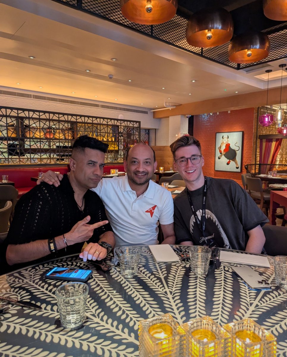 Want more visibility as a small biz? 
Partner with someone who already has your dream audience. 
You’re not just sharing followers, you’re borrowing trust. 
Collaboration builds credibility, reach, and momentum. 
Collab > Compete 🚀