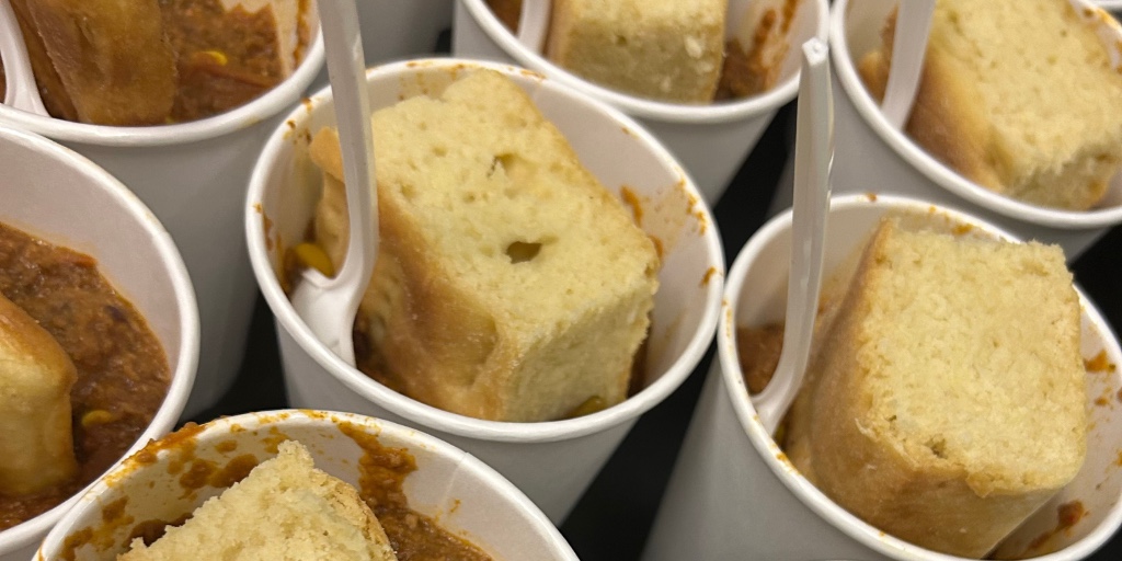 🥖✨ Huge thanks to Bannock Made with Love for donating 400+ pieces of bannock for Chili Night! Twice a month, you bless our community with this gift. 💛

lighthousemission.ca

#LighthouseMission #EveryoneMatters #LoveAllServeAll 
#BannockMadeWithLove