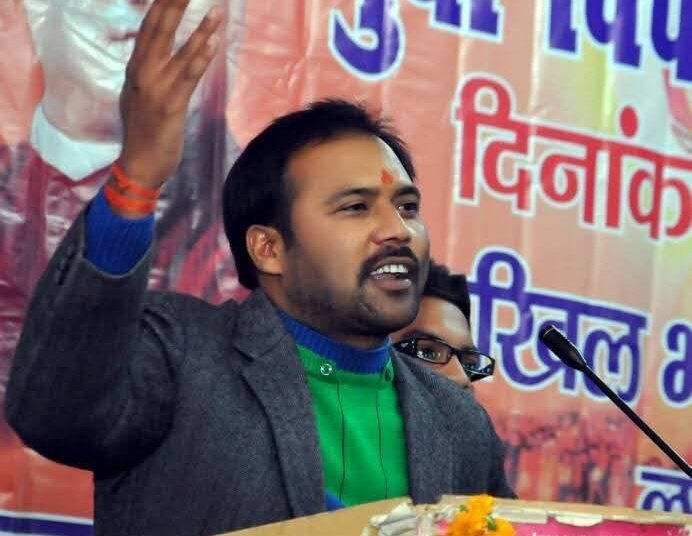 Rkvermabjp's tweet image. अवध की शान हमारे अतिप्रिय माननीय क्षेत्रीय अध्यक्ष @kamlesh4lmp जी भाईसाहब हम सभी कार्यकर्ताओं की ऊर्जा हैं सम्मान हैं...&apos;कमलेश&apos; का अर्थ कमल से होता है और अध्यक्ष  जी भाजपा का झंडा बुलंद करते कार्यकर्ताओं से कंधा से कंधा मिलाकर आगे बढ़ रहे हैं

@JPNadda @AmitShah @sunilbansalbjp
