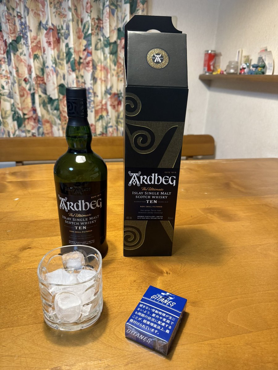 今週は超絶にハードだったので
いいお値段のご褒美を購入🥃

至福の時間です🚬