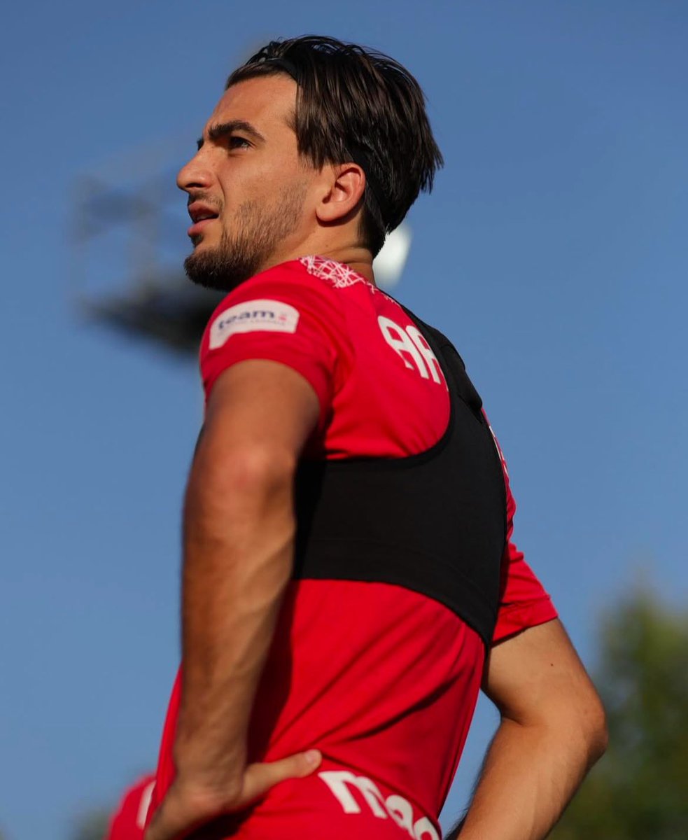 ArmenieFootball's tweet image. 🇦🇲
Blackburn Rovers FC 🏴󠁧󠁢󠁥󠁮󠁧󠁿 serait intéressé par Edgar Sevikyan 🇦🇲 !

#Sevikyan