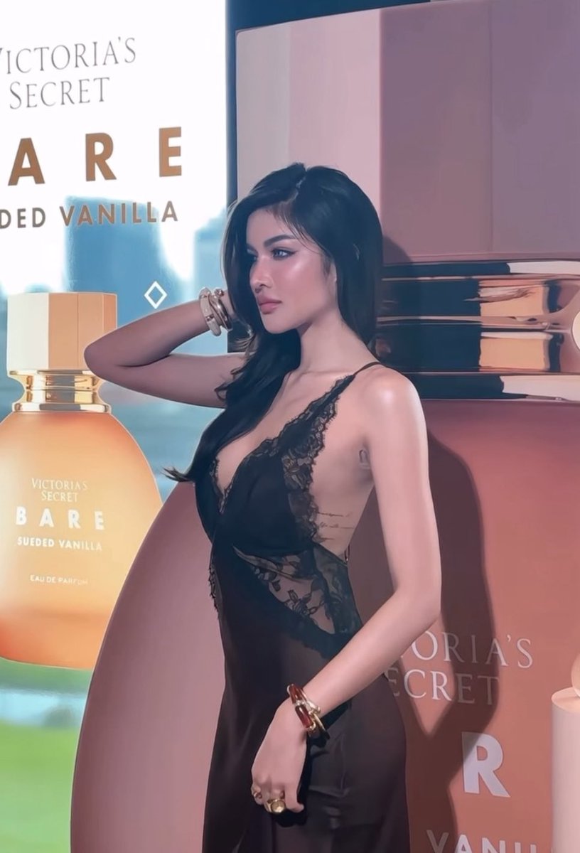veve0434's tweet photo. สวยมาก สวยแบบไม่เอาไรแล้วจะเอาแค่ริ

VS BARE SUEDED VANILLA MB
#MeenBabexVictoriasSecret 
#มีนเบ้บ #meebabe https://t.co/XVKPXImnBX