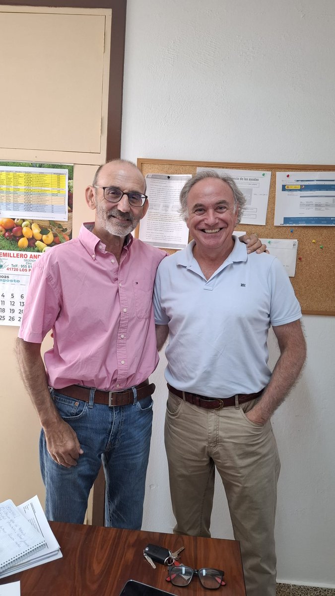 Hoy se jubila Cristóbal Díaz, tras 40 años de dedicación al mundo de las Cooperativas. 🌿
Un referente técnico y un gran profesional en el sector agrario desde Las Palmeras SCA.

💚 Gracias por todo, Cristóbal. ¡Gracias por tanto!

#Jubilación #Cooperativas #Agricultura