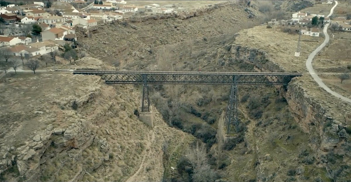 VueltadelTrenBz's tweet image. El #PuentedeHierro de Baúl - Baza (inicios S. XX, diseño #Eiffel) es una magnífica obra de ingeniería ferroviaria y es todo un símbolo de la lucha por la reapertura de la línea
El #tren PUEDE y DEBE volver
31/12/1984-29/8/2025 #14852diassintren #Guadix #Baza #Almanzora #Lorca