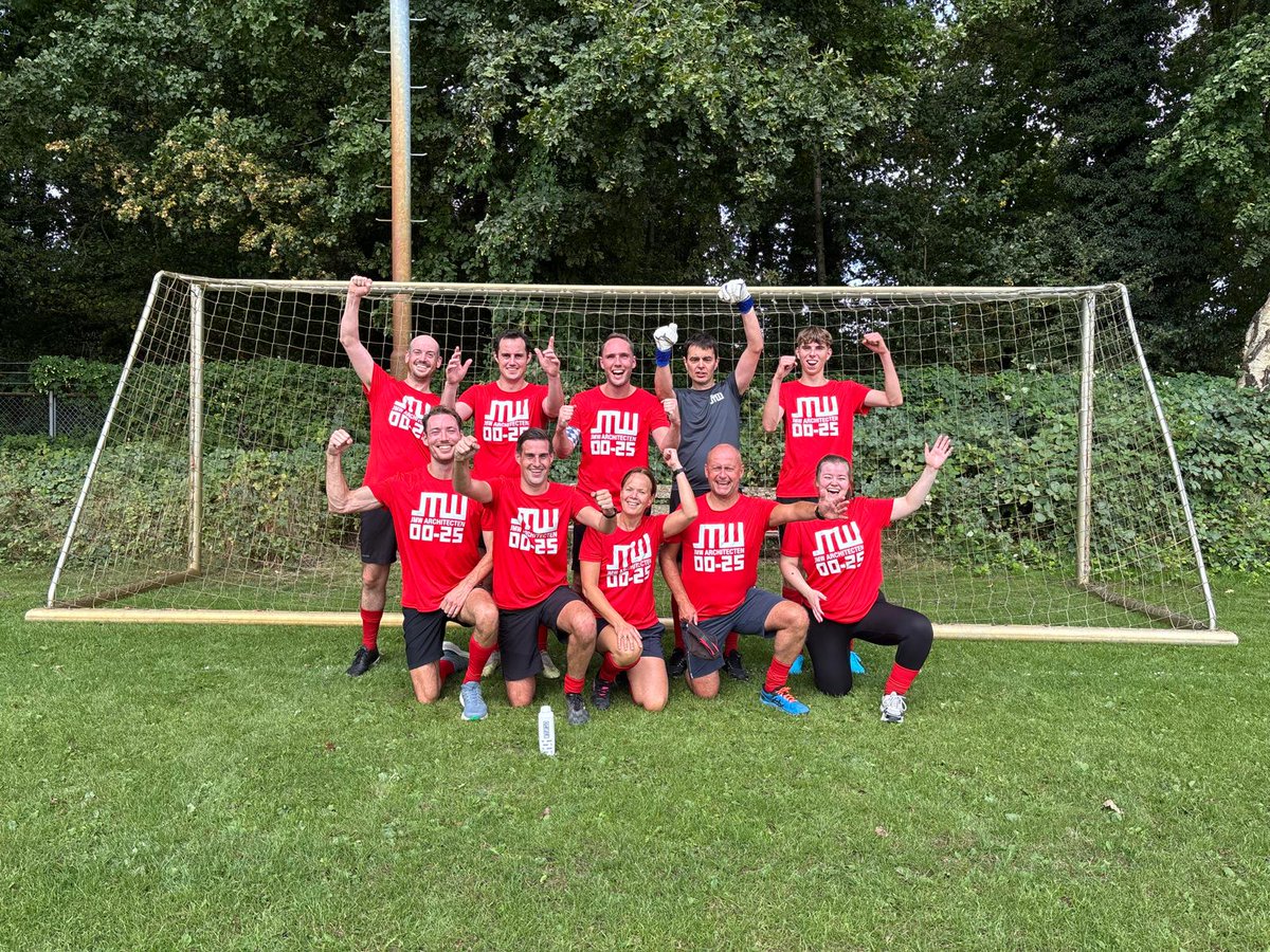 𝗧𝗲𝗮𝗺 𝗝𝗠𝗪 𝗮𝗿𝗰𝗵𝗶𝘁𝗲𝗰𝘁𝗲𝗻 𝗶𝗻 𝗮𝗰𝘁𝗶𝗲 𝗯𝗶𝗷 𝗔𝗿𝗰𝗵𝗶𝗰𝘂𝗽 𝟮𝟬𝟮𝟱 𝗯𝗶𝗷 𝗙𝗖 𝗘𝗶𝗻𝗱𝗵𝗼𝘃𝗲𝗻 ⚽!

Ontwerpen  gaat ons net iets beter af dan scoren, we eindigden in de middenmoot.  Maar plezier, sportiviteit en teamwork stonden bovenaan. 

#archicup