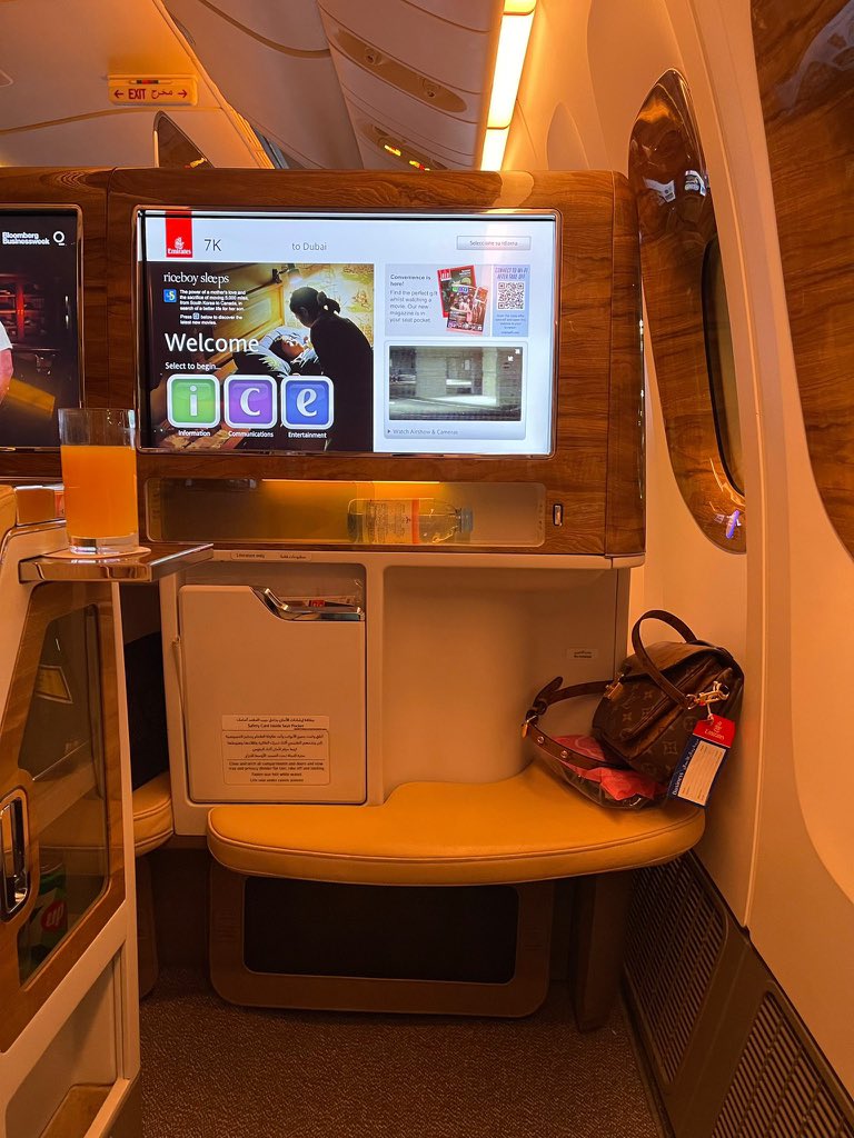 plotouise's tweet image. The plot lately 🍊