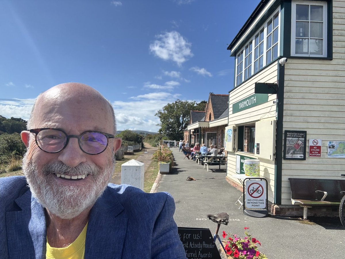 Hiya gang, I took part in a Ukrainian GUR - Military Intelligence, prop General Budanov - session about Russian disinformation from an old junction box in Yarmouth, courtesy of Wight Cycle hire. 

If you vote for Wight Cycle Hire in the IOW Red Funnel Awards Best Activity