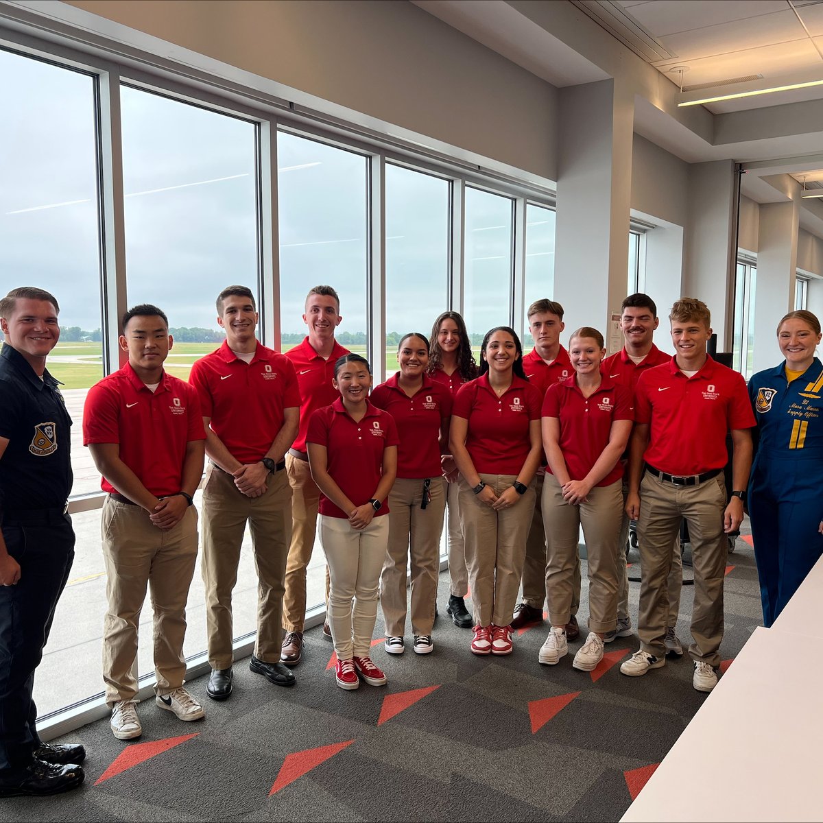 cas_osu's tweet image. We marked Columbus’ #NavyWeek with special guests at @OSU_Airport. @ohiostatepres joined us, along with @osuengineering Dean Ayanna Howard to welcome @BlueAngels #BuckeyeForLife Mara Mason and Chris Parr for an inspiring, career-focused presentation. Thank you! ✈️