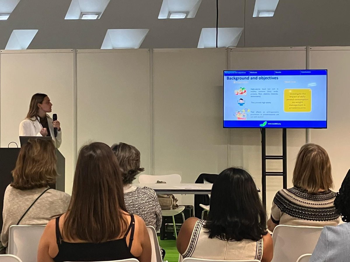 🔵We were also proud to contribute at #IUNSICN2025 with our own research:

<a href="/_laligutierrez/">Eulàlia Gutiérrez Alcalde</a> and <a href="/rcasasr75/">Rosa Casas</a>  made oral presentations about our projects with @thepeanutinstitute🥜🧠

<a href="/MarinaCorrad/">Marina Corrado</a> presented a poster about tomato phenolics and starch digestibility

Great experience🔬