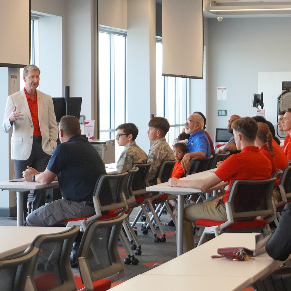 cas_osu's tweet image. We marked Columbus’ #NavyWeek with special guests at @OSU_Airport. @ohiostatepres joined us, along with @osuengineering Dean Ayanna Howard to welcome @BlueAngels #BuckeyeForLife Mara Mason and Chris Parr for an inspiring, career-focused presentation. Thank you! ✈️