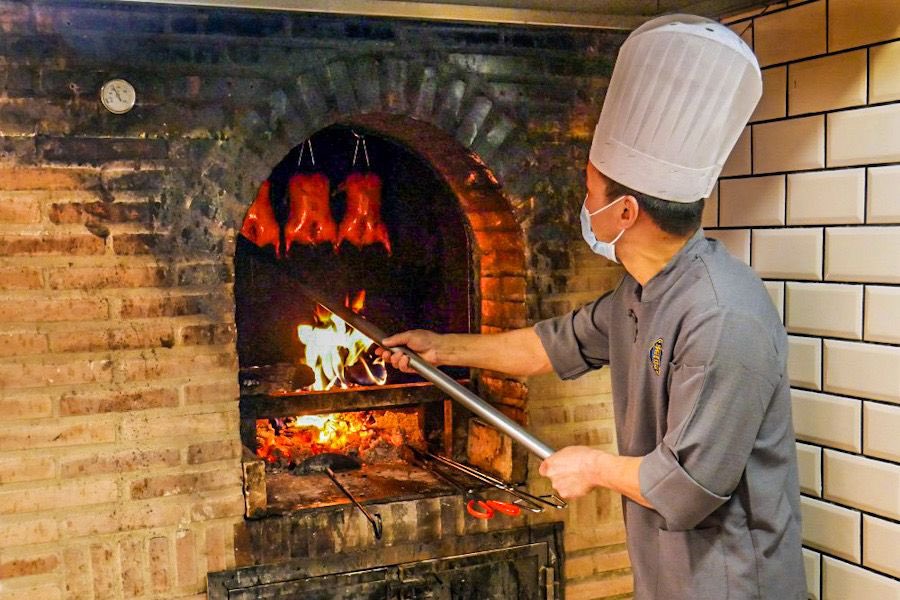 gastroplanet_'s tweet photo. Hutong reabre tras 7 meses de obras en Lagasca #Madrid restaurante renovado que te prepara para un viaje gastronómico único con el Pato Pequinés y los Dim Sum como protagonistas. Aquí el reportaje completo: 
https://t.co/AaF9CF4mE4

#HutongMadrid #CocinaChina #GastroPlanet https://t.co/hX1DXv4Zu0