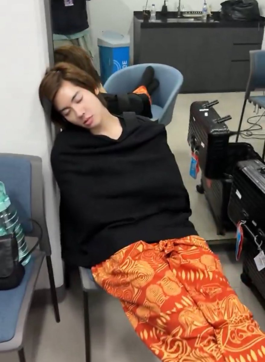 ที่ไม่เห็นเฟิร์สในสตร.ใคร :