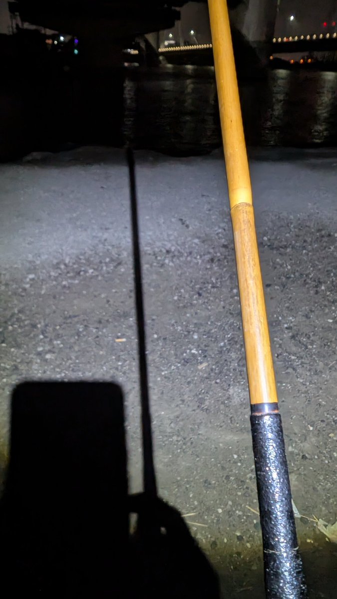 今日もタマゾン川からハゼ釣り開始😎
ハゼ釣り極めたく本場の竹竿でチャレンジ(笑)
タックルベリーで330円の竹竿👍良い仕事してくれると良いですが(笑)