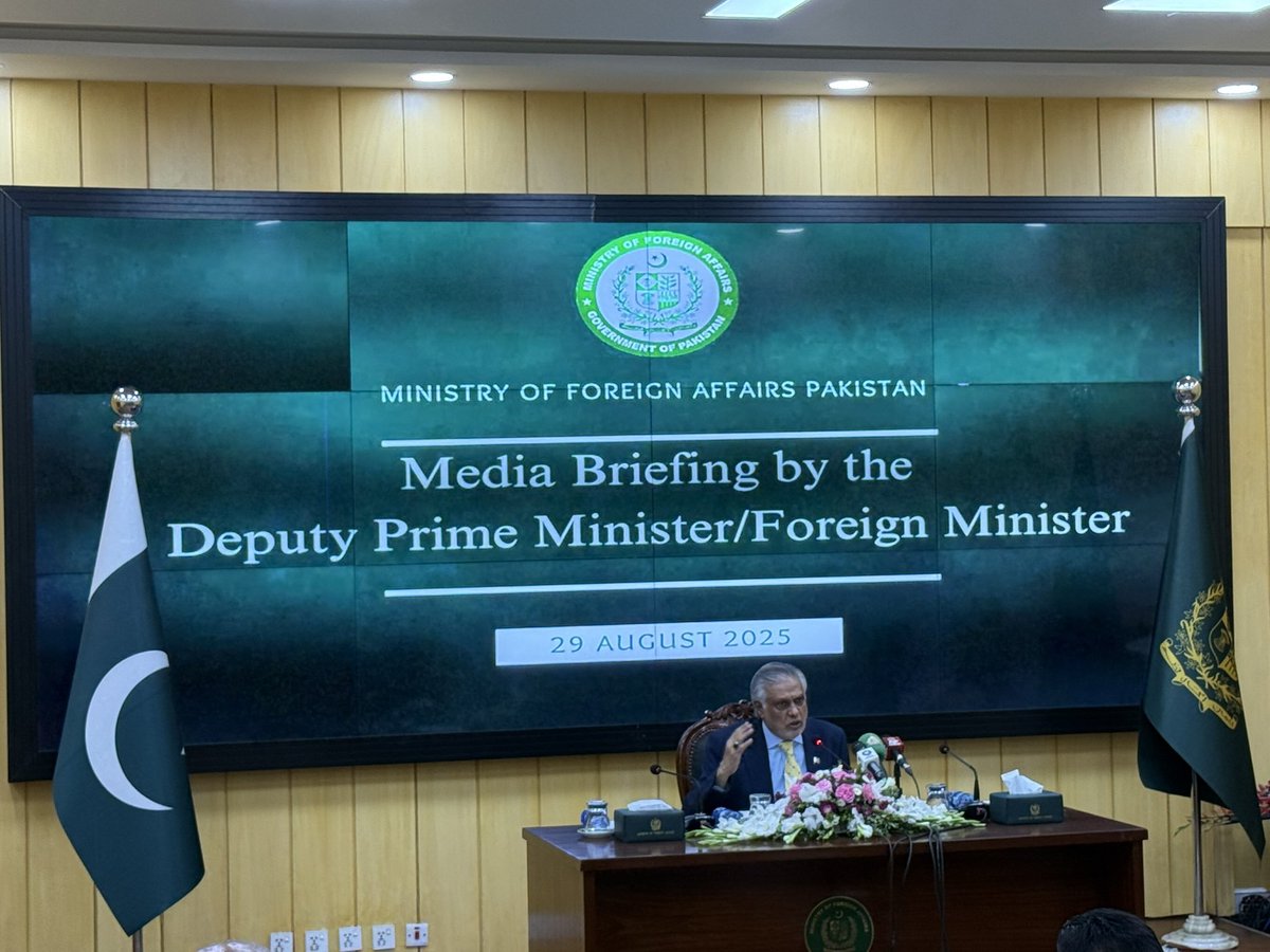 IslooInsider's tweet image. 🚨 Pakistan &amp;amp; China jointly urged Afghan Taliban to act against #TTP &amp;amp; #ETIM, stop cross-border terrorism, and hand over militants hiding in Afghanistan — revealed Deputy PM @MIshaqDar50 after Kabul trilateral on Aug 21.

#PakChina #Afghanistan #Security