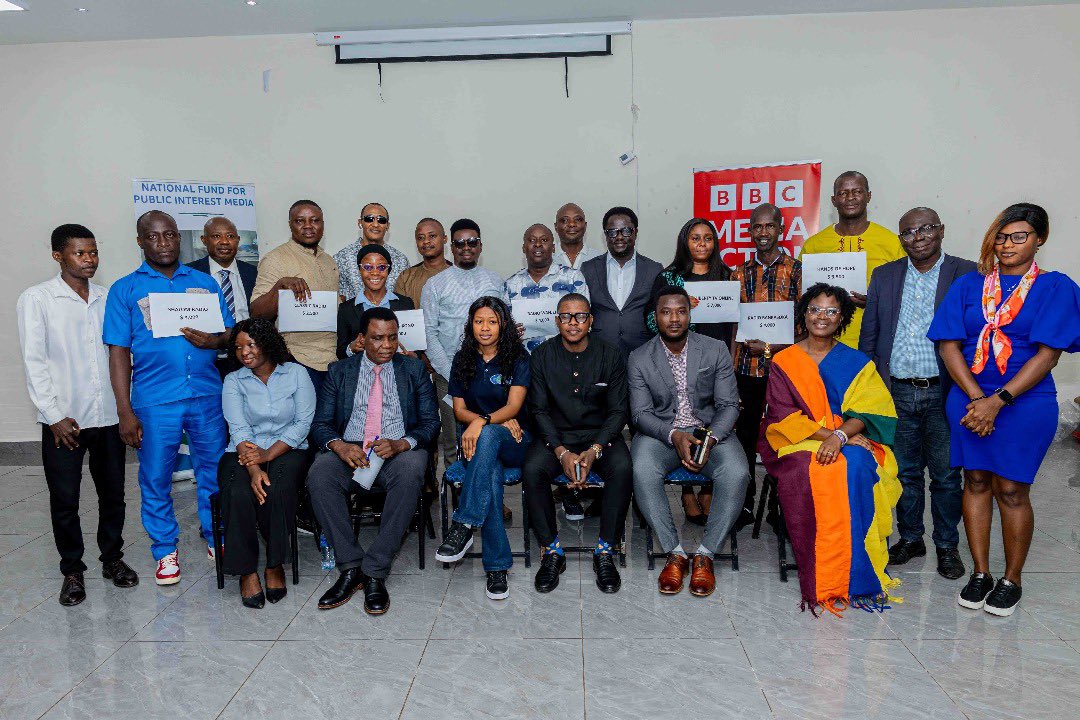 THE MEDIA REFORM COORDINATING GROUP (MRCG-SL) (@mrcgsl) on Twitter photo Yesterday, the National Fund for Public Interest Media (NaFPIM) with support from <a href="/TheIntlFund/">International Fund for Public Interest Media</a> and the <a href="/UKinSierraLeone/">UK in Sierra Leone 🇬🇧🇸🇱</a> (through <a href="/bbcmediaaction/">BBC Media Action</a>), announced the award of grants worth $60,000 to strengthen public interest journalism in 🇸🇱. 
Read more
m.facebook.com/story.php?stor… Yesterday, the National Fund for Public Interest Media (NaFPIM) with support from <a href="/TheIntlFund/">International Fund for Public Interest Media</a> and the <a href="/UKinSierraLeone/">UK in Sierra Leone 🇬🇧🇸🇱</a> (through <a href="/bbcmediaaction/">BBC Media Action</a>), announced the award of grants worth $60,000 to strengthen public interest journalism in 🇸🇱. 
Read more
m.facebook.com/story.php?stor…