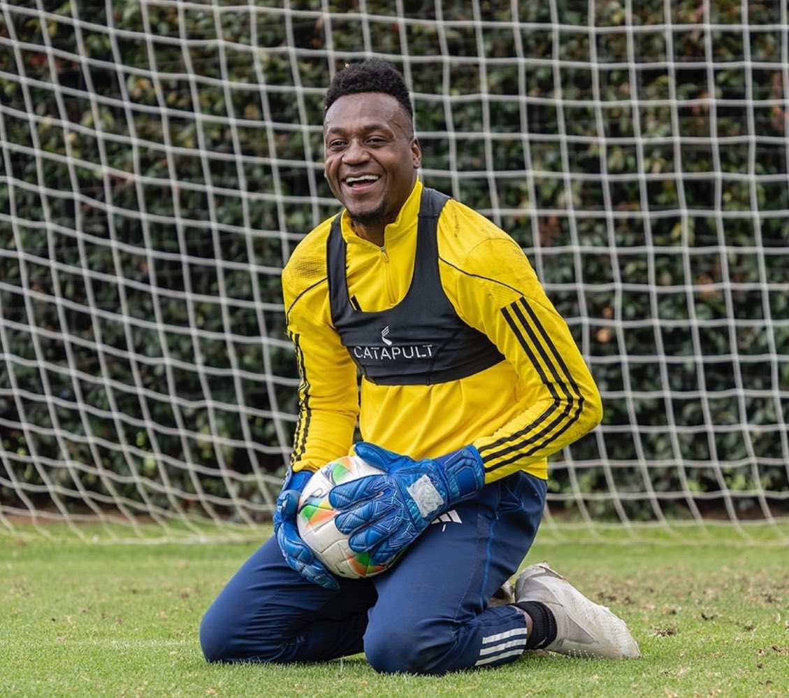 PSierraR's tweet image. 🚨 Exclusiva: Principio de acuerdo entre #Millonarios e Iván Mauricio Arboelda (29). El arquero regresará al equipo ‘embajador’ tras la solicitud expresa del DT Hernán Torres 🔵⚪️

👀 Ya avanzan en la documentación para presentar exámenes médicos y firmar hoy antes del cierre