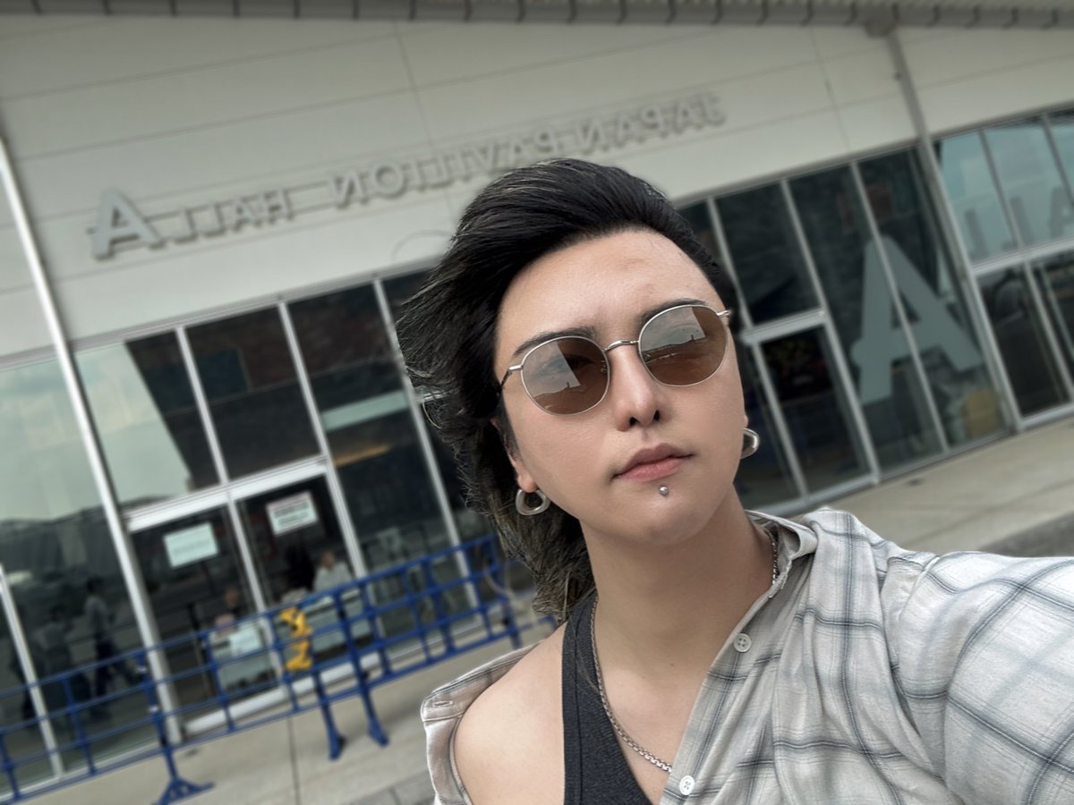 【明日の今頃は】

ぶっ飛んでいろよ
下北沢
二度と無いライブを
する