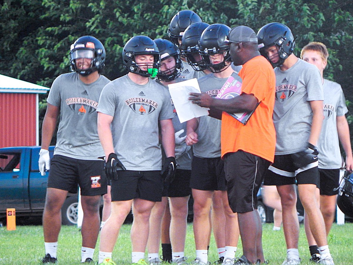 It’s Gameday🏈

First game of the season. Kewanee Boilers vs E/P Panthers. 
📍Prophetstown
⏰ 7:00
🌡️ 73 at Kickoff