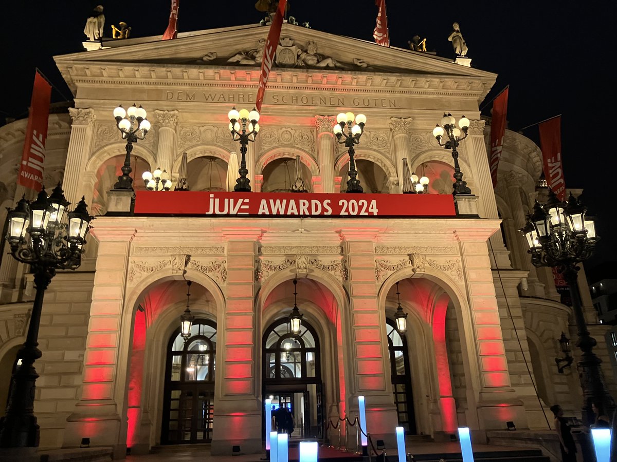 Toedtmann's tweet image. Juve Awards 2025: Wer die Nominierten sind in 18 Kategorien.  #ManagementBlog
Am 30. Oktober ist dann die Verleihung wieder in der Alten Oper in Frankfurt