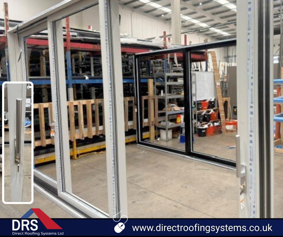 Triple track #Sheerline #LiftAndSlideDoor in Light Grey RAL 7035, the perfect combination of sleek design, smooth functionality and premium quality. Looking for a door that offers both style and performance for your next project? Get in touch bit.ly/4lRzFm7