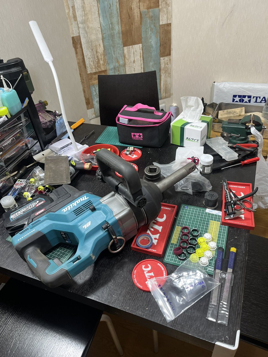 DYHTY8isoi65512's tweet image. ミニ四駆一家の暑い夏が終わる😂

8月は我が家はミニ四駆ざんまいでした🏎️
土日のジャパンカップロスというか…
やり切った喪失感って感じですね😊

嫁👩はマイペースに次のレースに向けて
コツコツとタイヤ🛞を製作中らしい🛠️

私も3レーン用に戻して次回のレースに備えるぞ‼️
部屋片付けしないと🤦🏻‍♂️