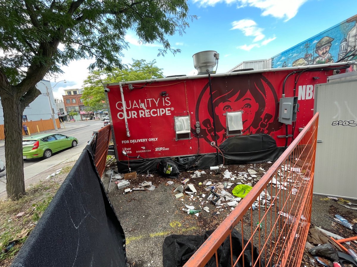 Hey <a href="/WendysCanada/">Wendy's 🇨🇦</a>, please clean up your abandoned trailer at Danforth &amp; Euston. You are reflecting poorly on the <a href="/Wendys/">Wendy’s</a> claim of “quality is our recipe”. #Toronto