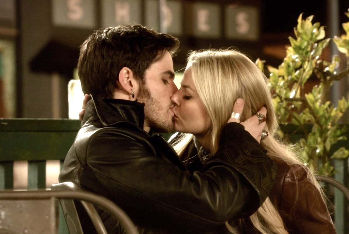 HookedSwan tweet media