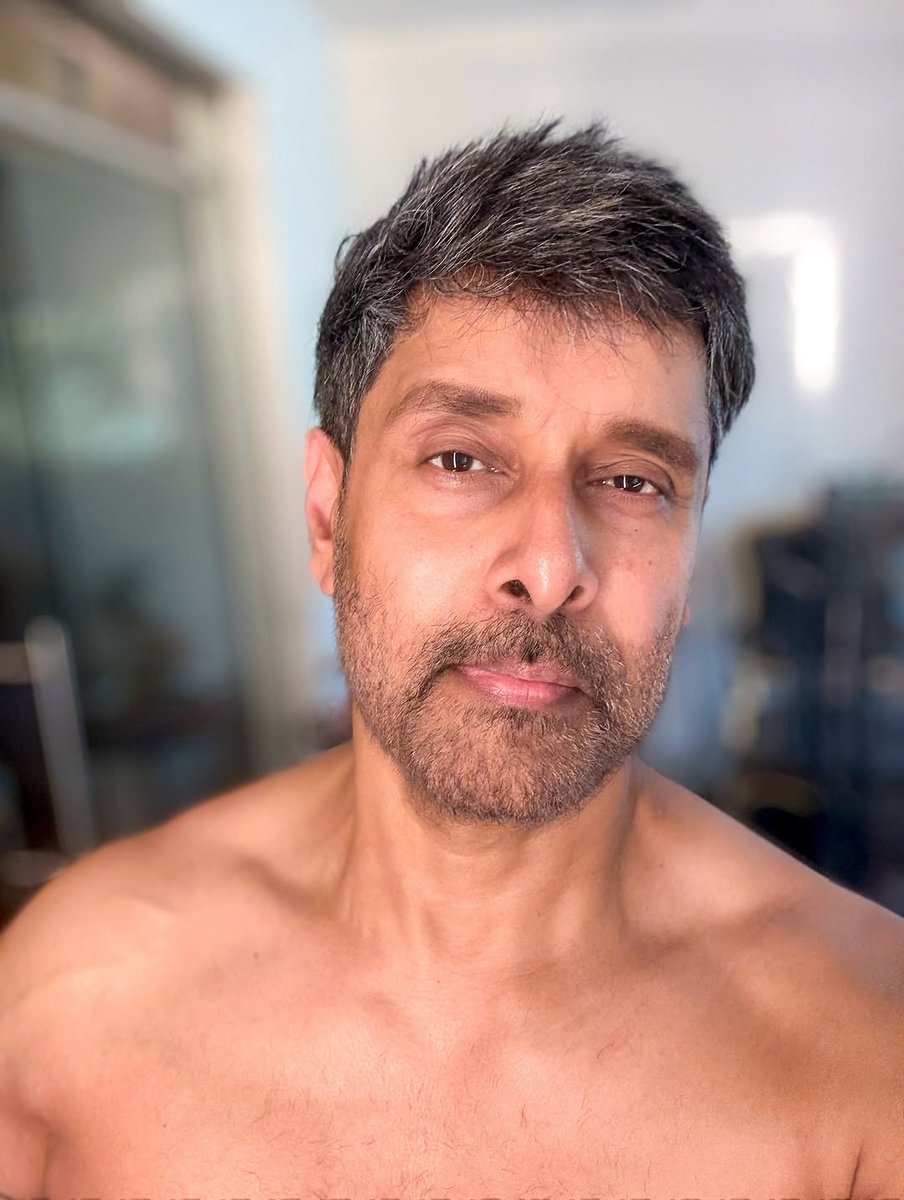 Cinewoodsoffl's tweet image. ✨Timeless charm, effortless swag 🔥
ChiyaanVikram always ruling hearts ❤️✨
#ChiyaanVikram #Vikram #StyleIcon