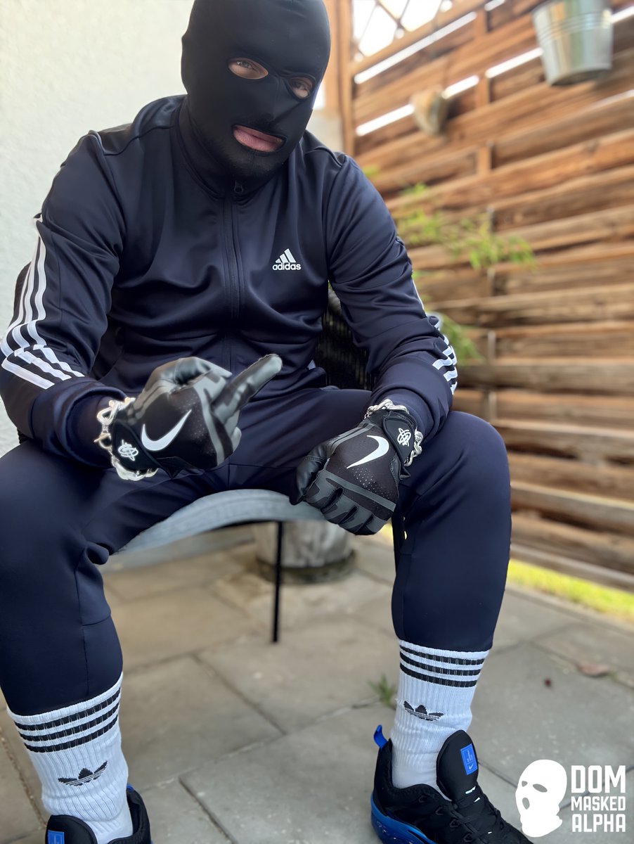 RT if you want a real alpha to fuck every last bit of masculinity out of you 👑

#scally #chav #lad #proll #nike #gloves